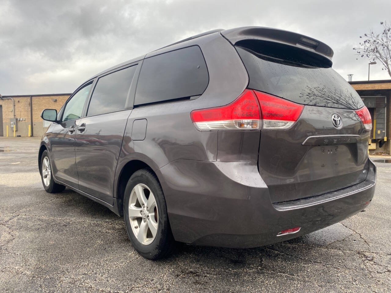 2013 Toyota Sienna for sale at Ideal Cars LLC in Skokie, IL