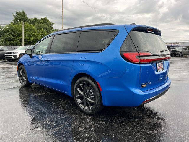 2027 Chrysler Pacifica Limited