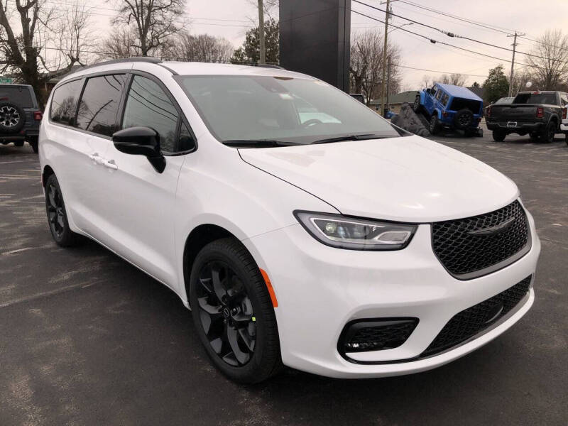 2026 Chrysler Pacifica Select