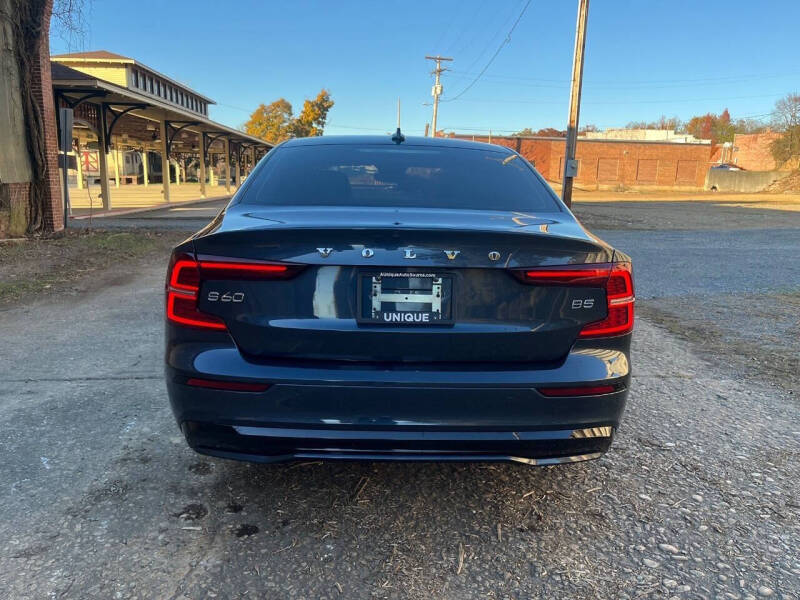 2024 Volvo S60 B5 Plus Dark Theme