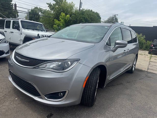 2017 Chrysler Pacifica Touring-L Plus