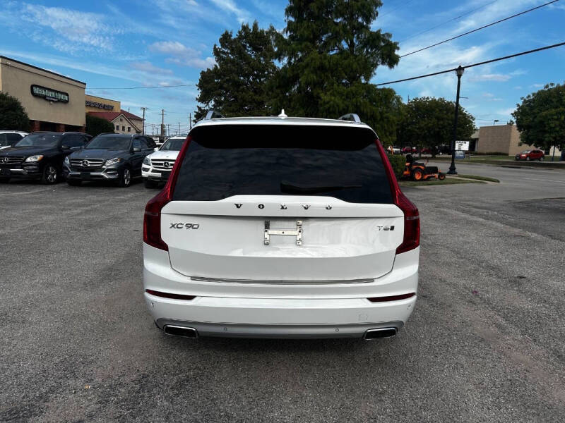 2016 Volvo XC90 T6 Momentum