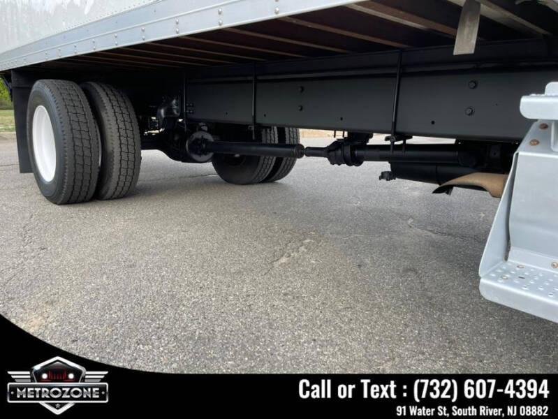 2011 Freightliner M2 106