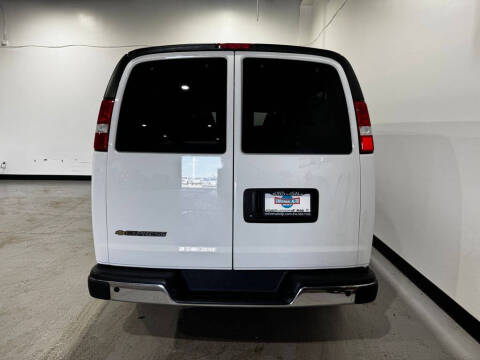 2025 Chevrolet Express LT 3500