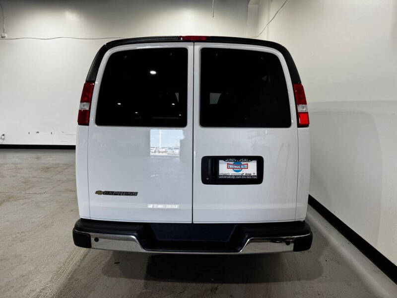 2025 Chevrolet Express LT 3500