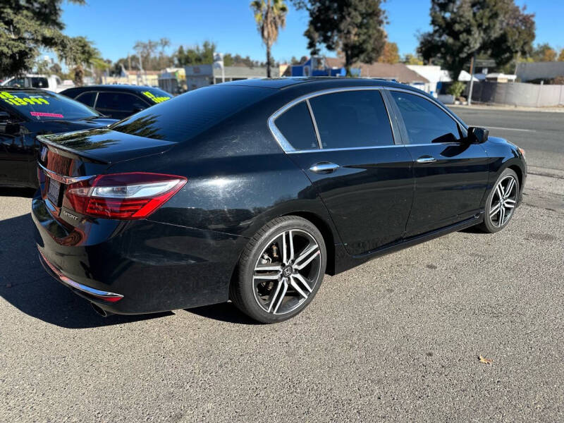 2017 Honda Accord Sport photo 4