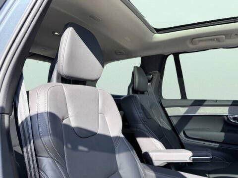 2025 Volvo XC90 T8 Ultra Bright Theme 6P