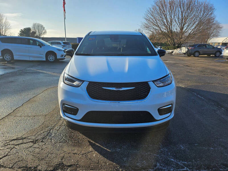 2025 Chrysler Pacifica Select