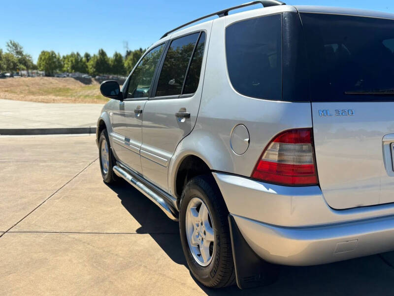 2000 Mercedes-Benz M-Class ML 320