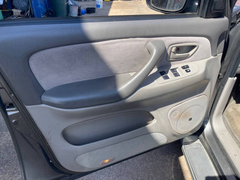 2003 Toyota Sequoia SR5