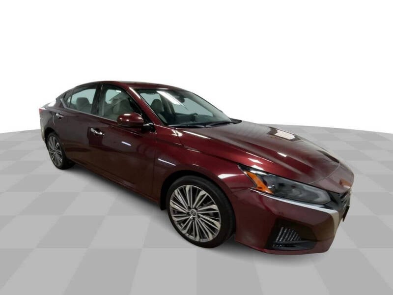 Used 2024 Nissan Altima SL with VIN 1N4BL4EW3RN366996 for sale in Hazel Green, WI