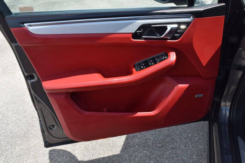 2015 Porsche Macan Turbo