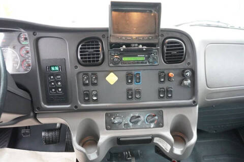 2015 Freightliner M2 106