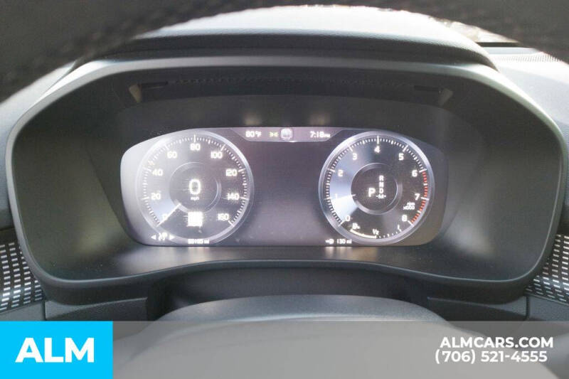 2022 Volvo XC40 T5 R-Design