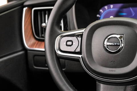 2023 Volvo XC60 B5 Plus Dark Theme