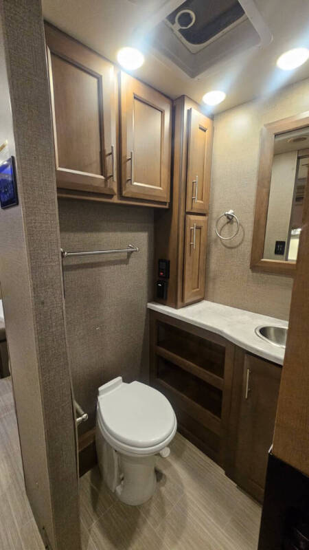 2021 Thor Motor Coach Magnitude