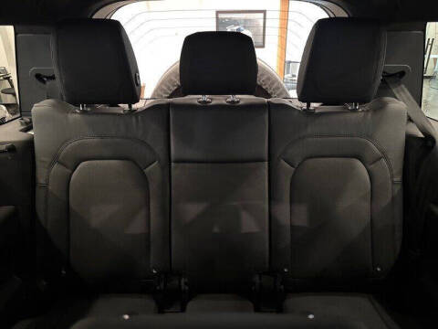 2023 Land Rover Defender 130 X-Dynamic SE