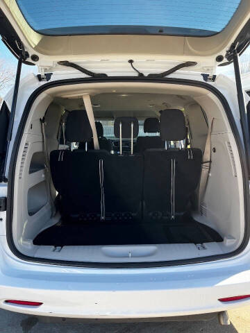 2023 Chrysler Voyager LX