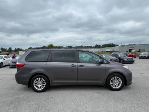 2017 Toyota Sienna XLE 8-Passenger