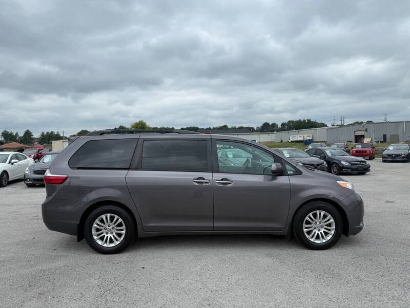 2017 Toyota Sienna XLE 8-Passenger