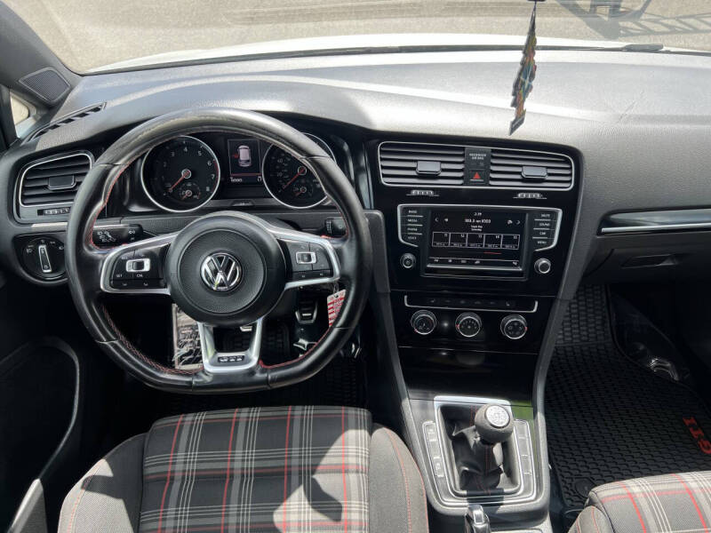 2017 Volkswagen Golf GTI S