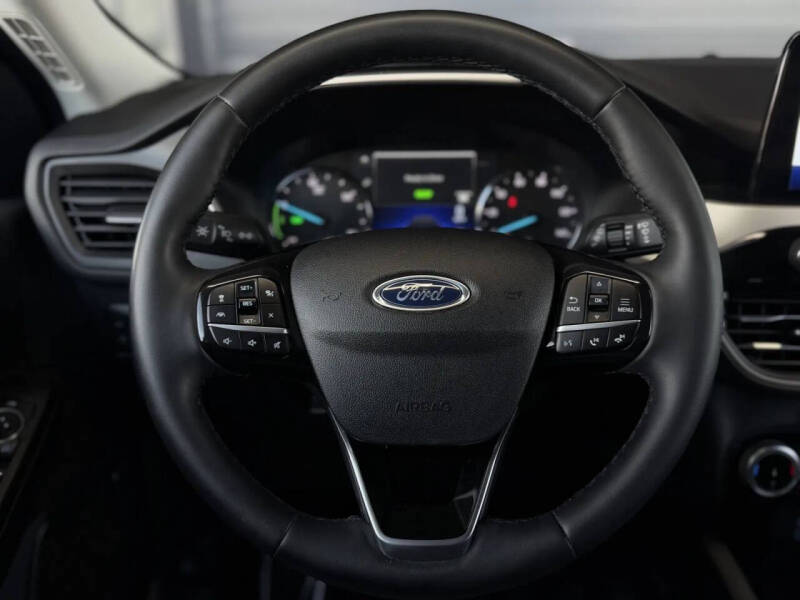 2022 Ford Escape Hybrid SE