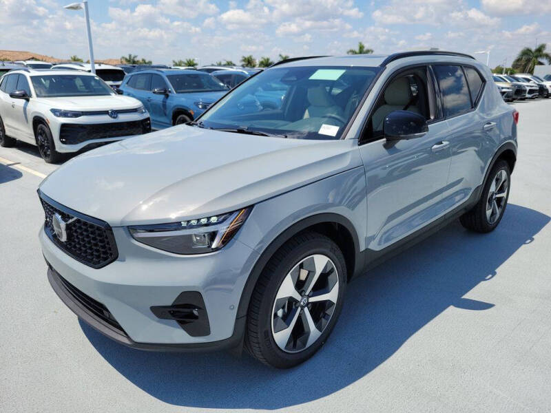 2026 Volvo XC40 B5 Plus