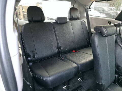 2016 Toyota Sienna SE 8-Passenger