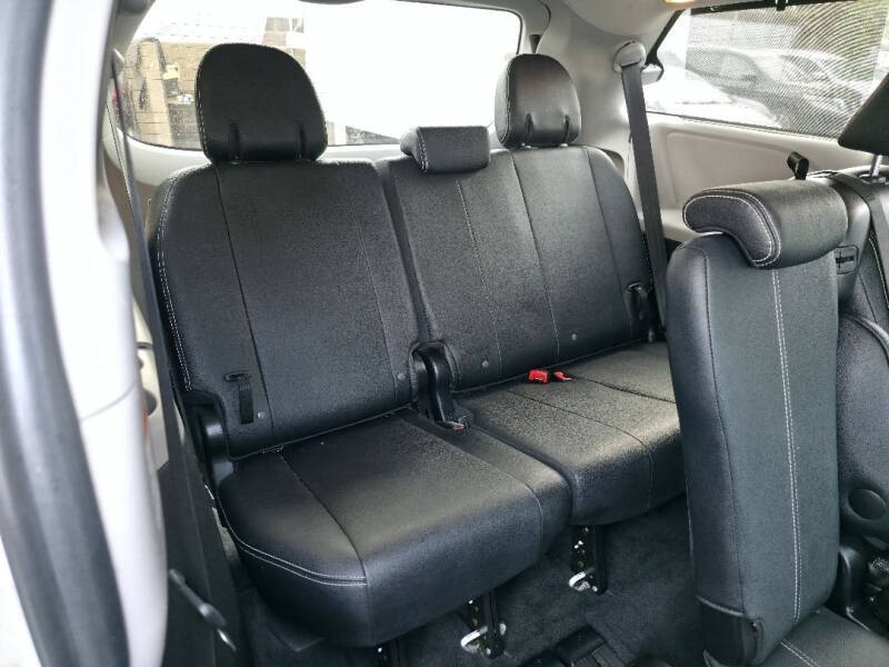 2016 Toyota Sienna SE 8-Passenger