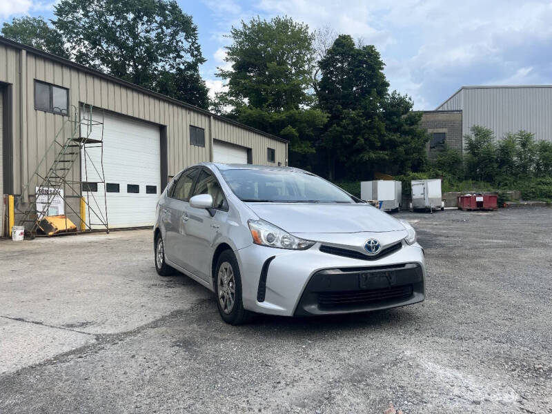 2017 Toyota Prius v Two