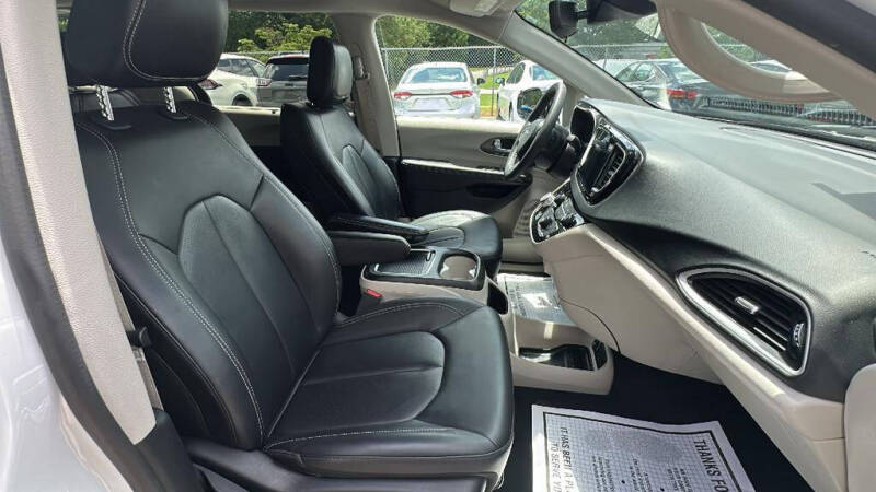 2024 Chrysler Pacifica Touring L