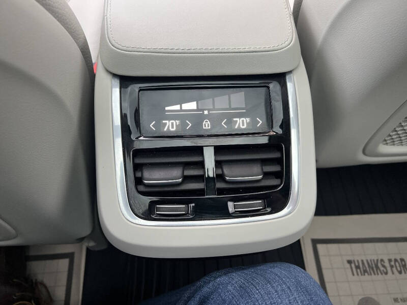 2024 Volvo XC90 B5 Core Bright Theme