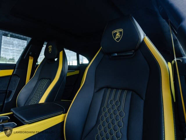 2025 Lamborghini Urus SE