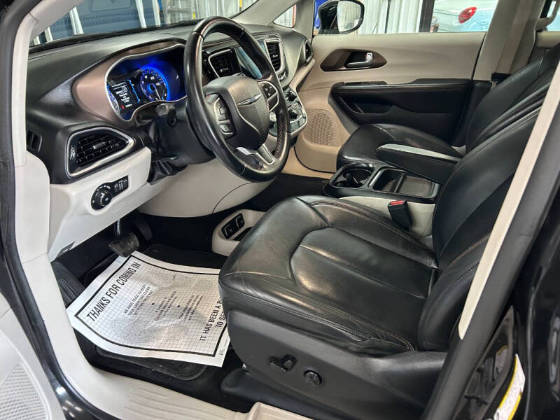 2017 Chrysler Pacifica Touring-L