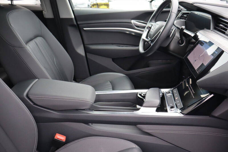 2021 Audi e-tron quattro Premium