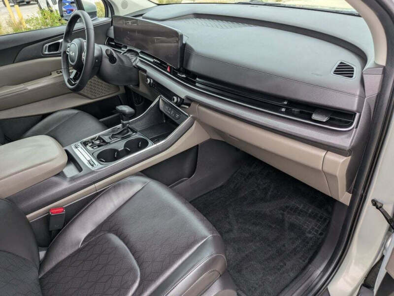 2025 Kia Carnival SX