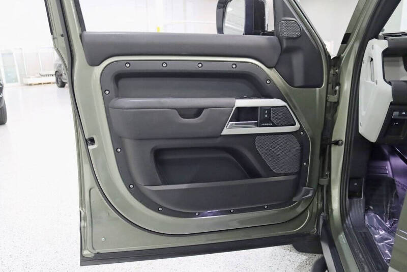 2020 Land Rover Defender 110 SE