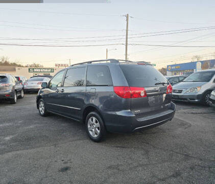 2009 Toyota Sienna LE 7-Passenger