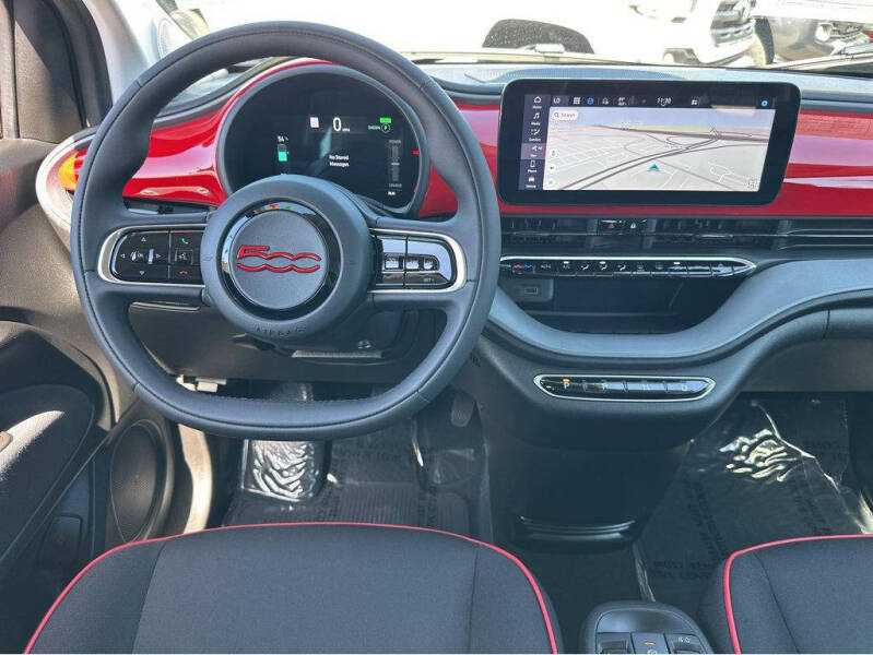 2024 FIAT 500e Inspi(RED)