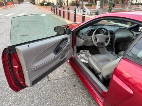 2004 Ford Mustang GT Deluxe