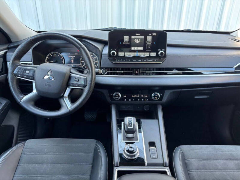 2024 Mitsubishi Outlander SE