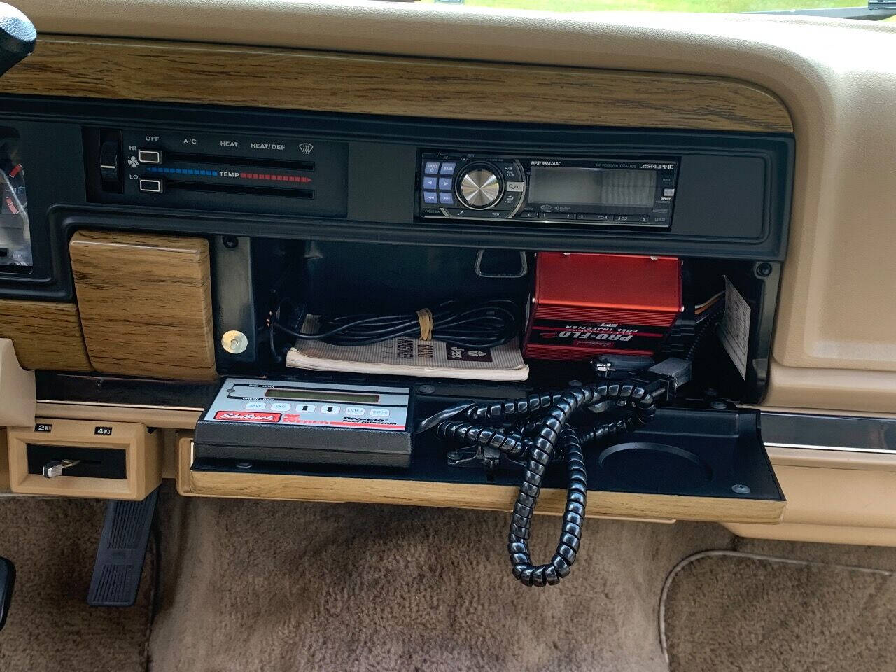 1989 Jeep Grand Wagoneer 15