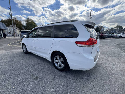 2011 Toyota Sienna LE 8-Passenger