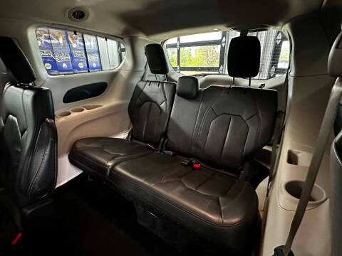 2017 Chrysler Pacifica Touring-L