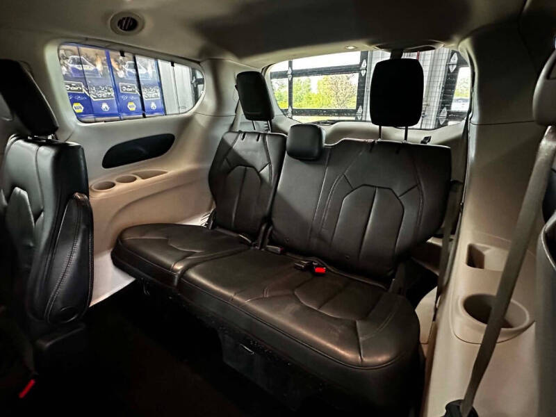 2017 Chrysler Pacifica Touring-L