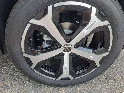 2025 Volkswagen Taos SEL 4Motion