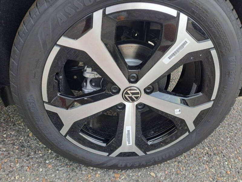 2025 Volkswagen Taos SEL 4Motion