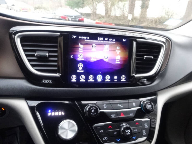 2017 Chrysler Pacifica Touring-L