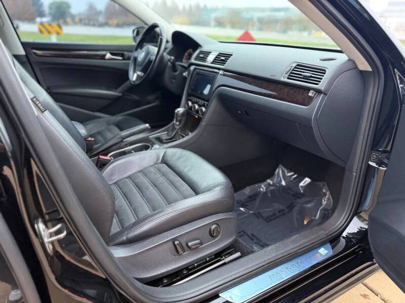 2014 Volkswagen Passat 1.8T SEL Premium PZEV