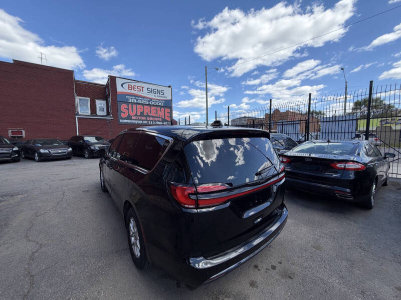 2025 Chrysler Pacifica Select